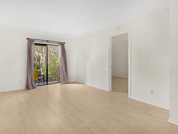 5th image of 2945 NE 8th Terrace #103
