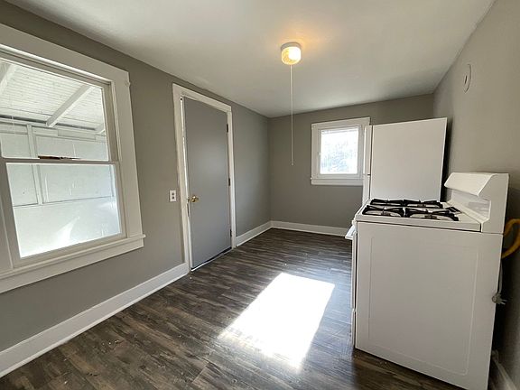 5th image of 349 S Wood St APT 3