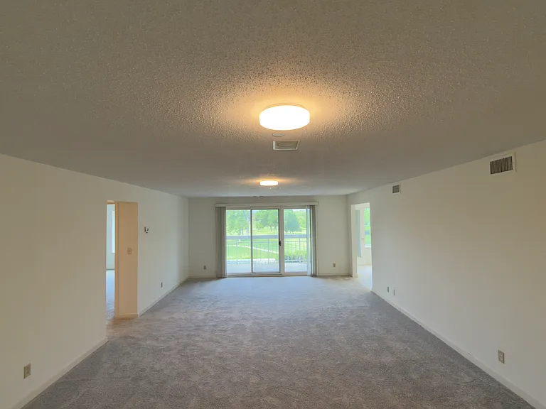 Chelsea Condos — Photo 10
