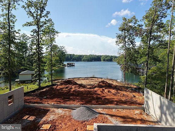 3rd image of 38 Lighthouse Dr