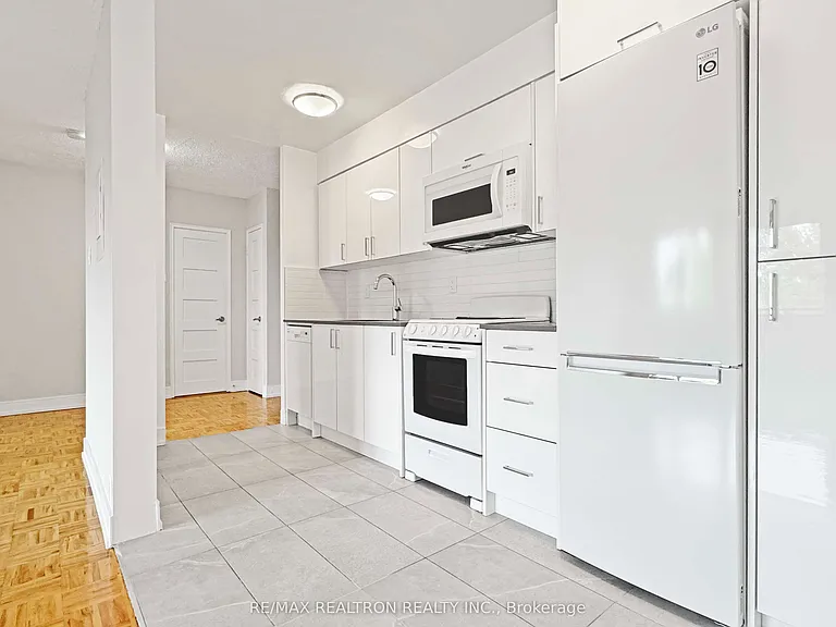 990 Avenue Rd #201 — Photo 2