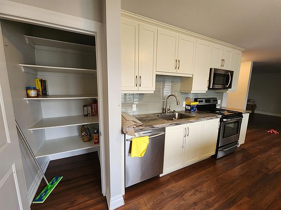 5th image of 137 Edey St #1