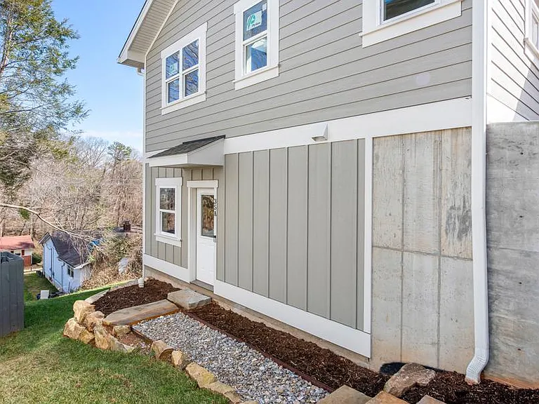 35A Lilac St — Photo 1