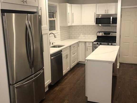 4th image of 428 Fern Ave