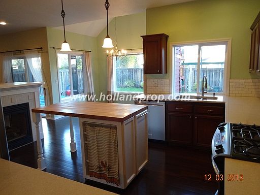 4th image of 1502 NE Parkside Dr