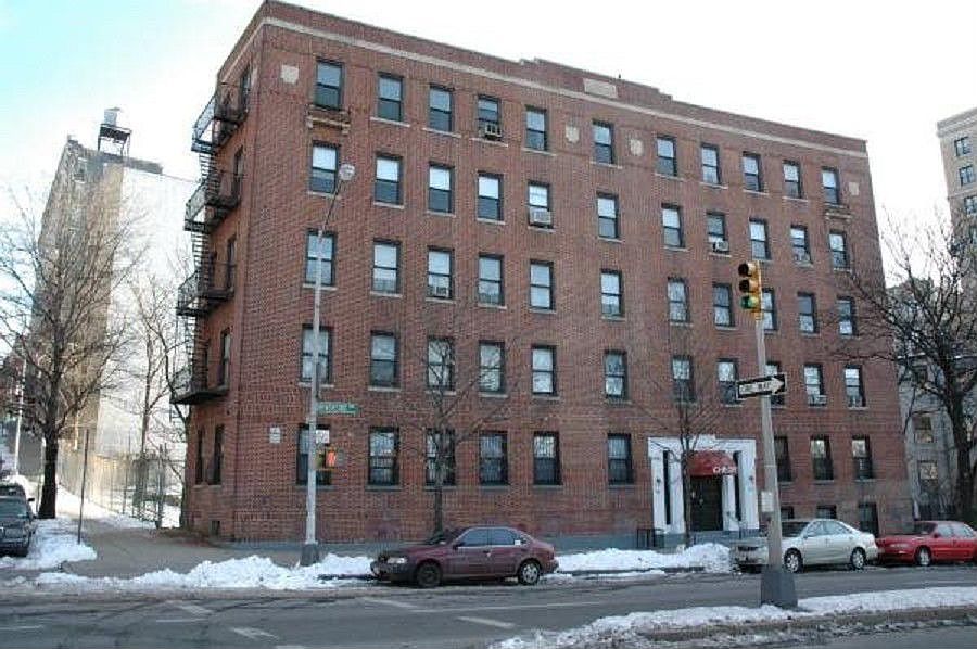 2nd image of 655 Riverside Dr