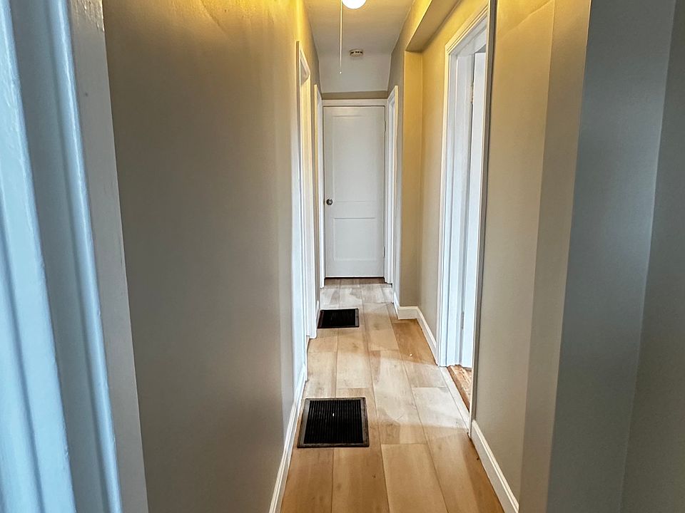 1st image of 17 Anzio Rd #2