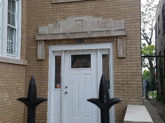4th image of 5517 W Congress Pkwy