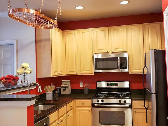 4th image of 2055 26th St S APT 203