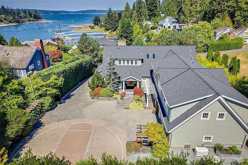 2nd image of 9223 Allens Cove Lane NE