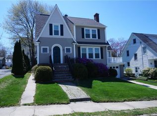 24 Woodlawn Rd, New London, CT 06320