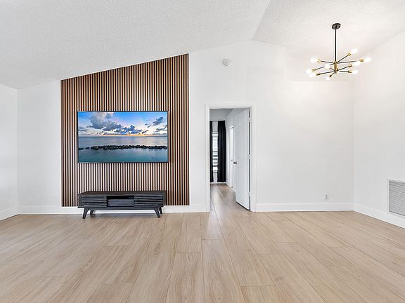 4th image of 6249 Foster Street