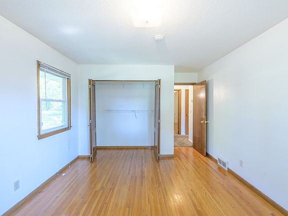 4th image of 9524 Pleasant Ave S