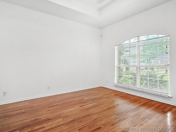 4th image of 4113 W Canton St