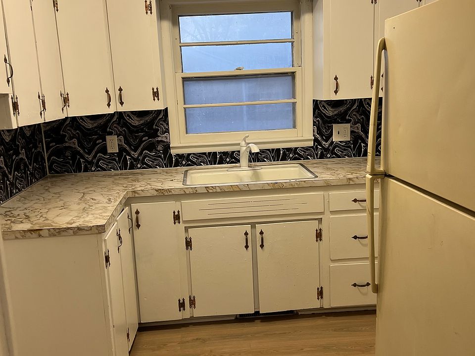 1st image of 306 W Kelly Ave #1