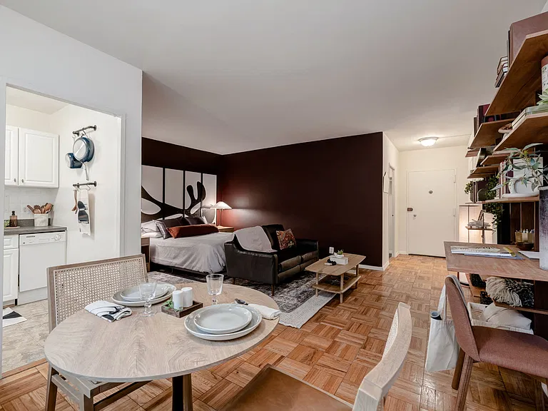 Quebec House Apartments — Photo 5