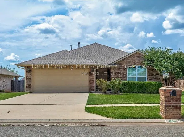 4225 Manhattan Dr, Moore, OK 73160