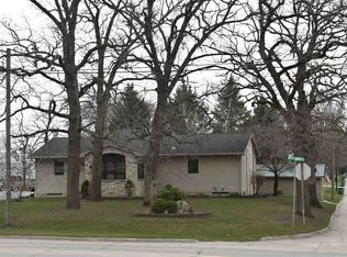 1401 1st St E, Independence, IA 50644