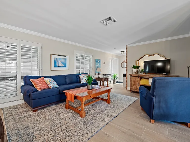 1090 Fairview Ln — Photo 18