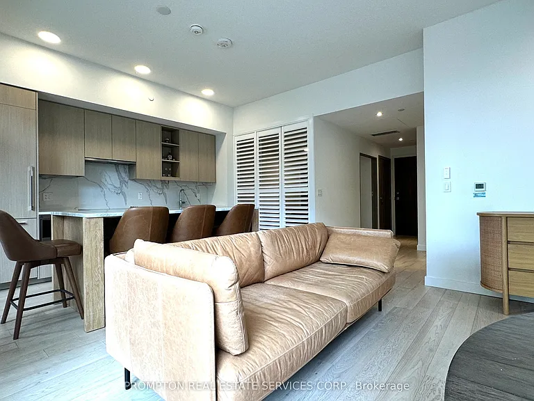 27 McMahon Dr #Townhouse 112 — Photo 8