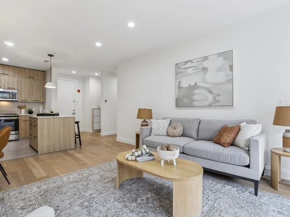 22 Avenue At Port Imperial image 18 of 34