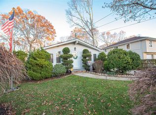 1075 Reilly St, Bay Shore, NY 11706