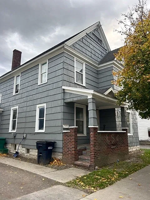 12 Oak St