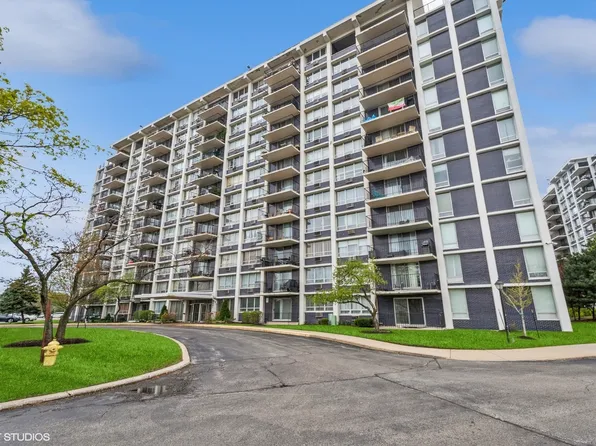 8809 W Golf Rd APT 3J, Niles, IL 60714