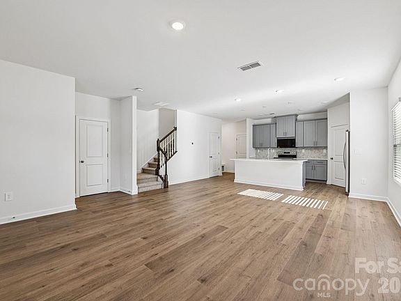 2nd image of 7275 Yardley St