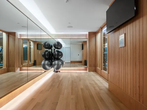 301 East 81st Street image 24 of 31