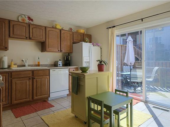 5th image of 740 Oaktree Blvd