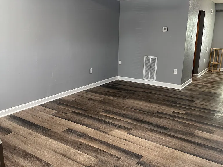 8393 Pioneer Dr — Photo 2
