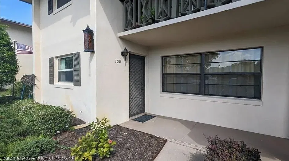 2 bed, 2.0 bath, 1006 sqft, $1,000 — Photo 2