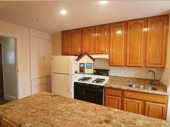2nd image of 2124 29th St #2