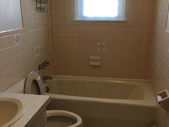 3rd image of 23 Jefferson Ave Floor 1