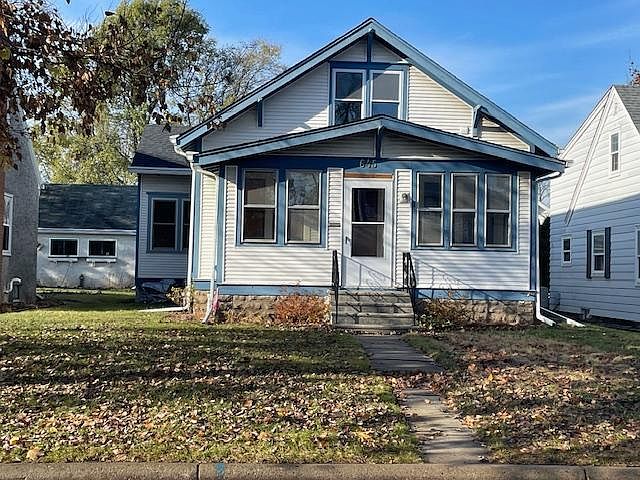 1st image of 645 8th Ave N