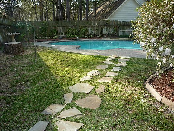 Large Backyard * Grassy Area