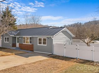 83 Hillside St, Franklin, NC 28734