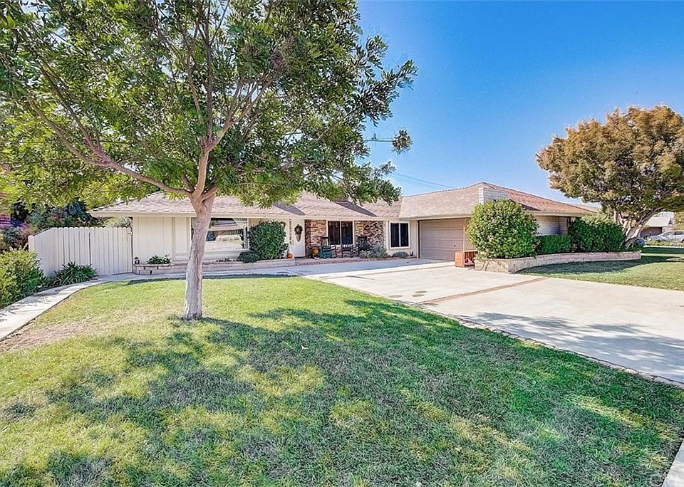 1st image of 856 Calle Fresno