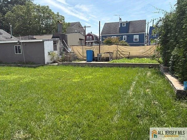 3 bed, 1.5 bath, 2013 sqft, $3,000 — Photo 2