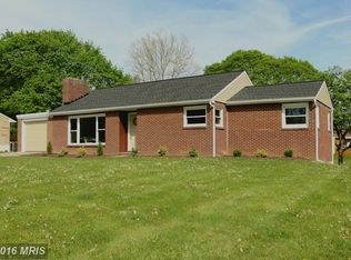 11911 Robinwood Dr, Hagerstown, MD 21742