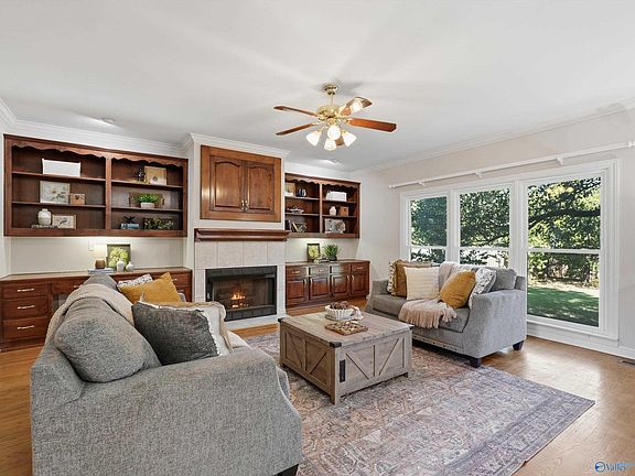 4th image of 1906 Colony Way SW