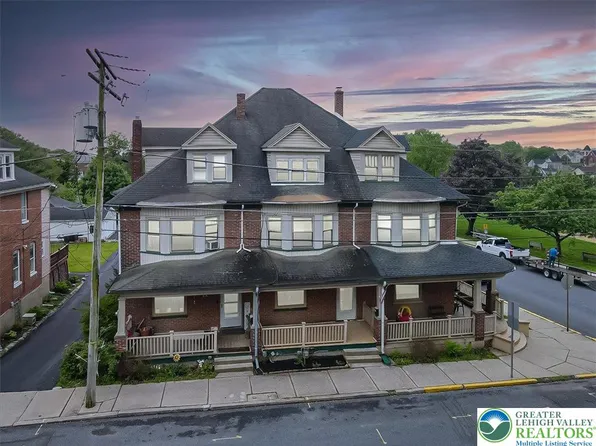 23 W Center St, Nazareth, PA 18064