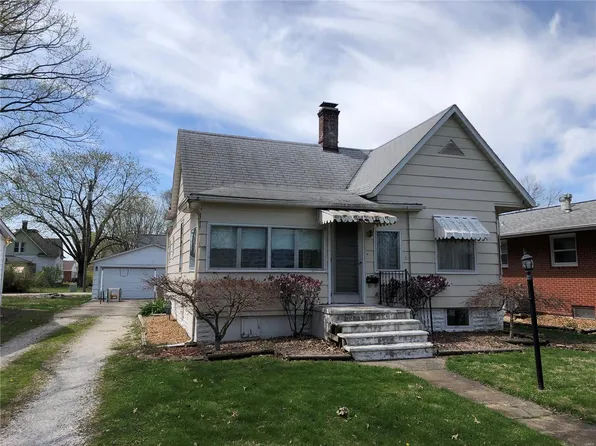 517 N Hibbard St, Staunton, IL 62088