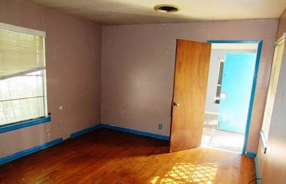 3rd image of 235 Drury Ln