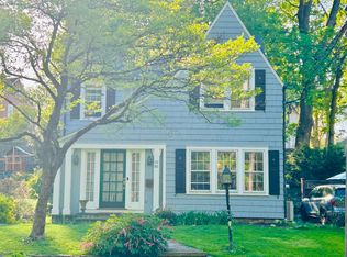 1086 Valley Rd, Fairfield, CT 06825