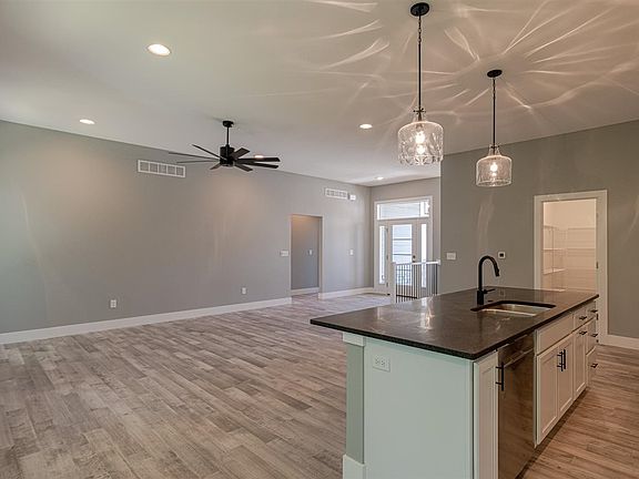 5th image of 3055 Ridgeview Cir