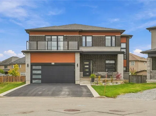 15 Saint Anthony Pl, Hamilton, ON L9C 0E4