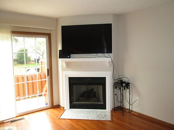 4th image of 216 Macandrews Way #60E