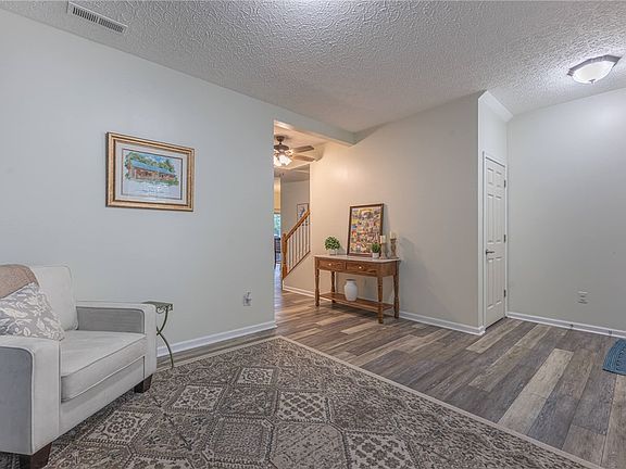 4th image of 708 Cleary Dr